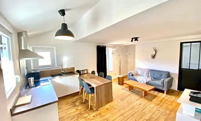 Savignac-les-Ormeaux Apartment | Le Chalet - Appartement 5 personnes avec parking