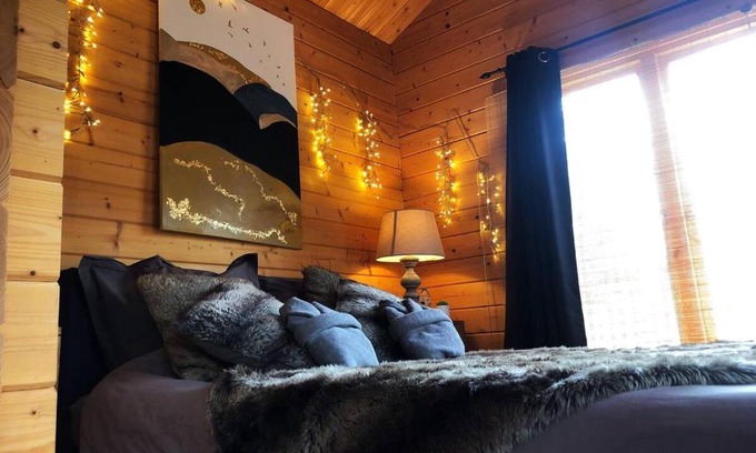 Montignies-Saint-Christophe Apartment | Le Chalet d'Antoine - hébergement avec jacuzzi