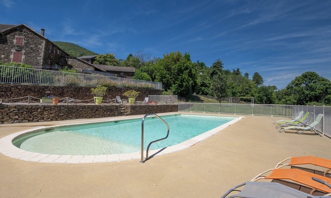 Gravieres House | Le chalet du mas lachamp with Terrace, Garden and Air Conditioning