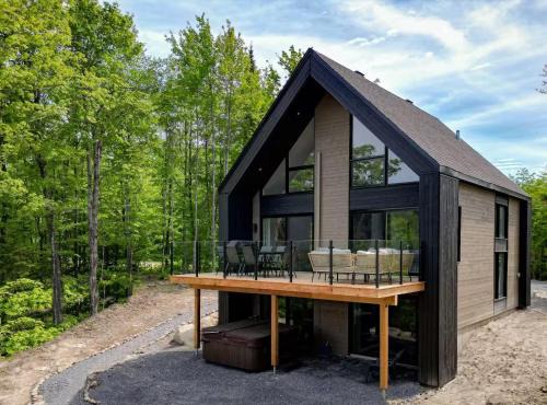 Saint-Faustin-Lac-Carre Ski Chalet | Le Chamonix/Mountain view/Golf course/Activities!