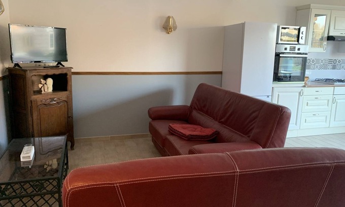Bucheres Apartment | Le Chardonnay - Apt for 4 on garden level with terrace