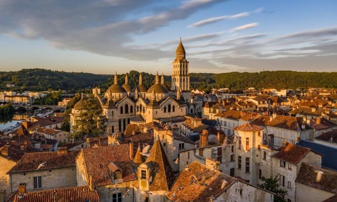 Perigueux Apartment | Le Chic & Stylé: Between the Historic Center and the Palais de Justice