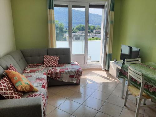 Saint-Martin-d'Heres Apartment | Le Chopin, appartement 3 pièces, parking gratuit, balcon, ascenseur, WiFi
