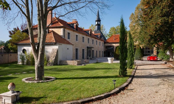 Bonnelles Bed & Breakfast | Le Clocher de la Duchesse