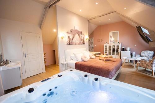 Couvains Apartment | Le Cocon chambre avec Jacuzzi privatif Normandie