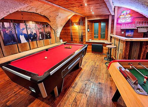 Le Bourg-d'Oisans Ski Chalet | Le Cosy Lodge Départs ski Alpe d'Huez 2 Alpes La Grave et Col d'Ornon Détente Jacuzzi Piscine Sauna Bar Billard