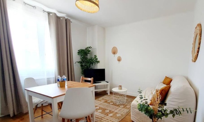 Bruz Apartment | Le Cosy Palm Tree by Madame Conciergerie