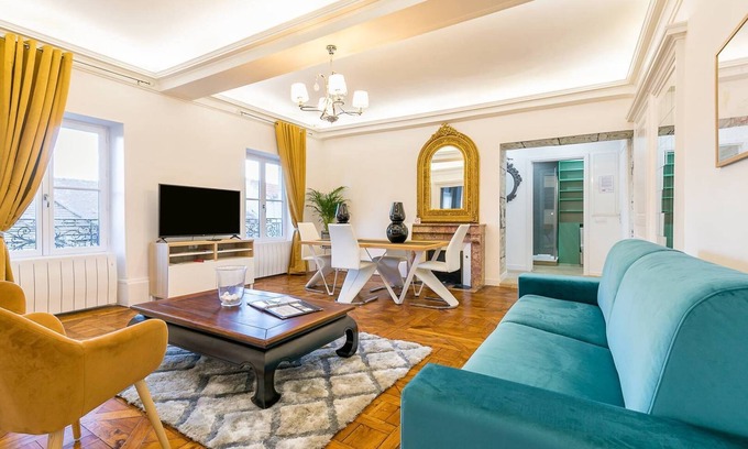 Old Town Apartment | Le cote d'or- Au cœur du centre ville avec garage - SR Loc