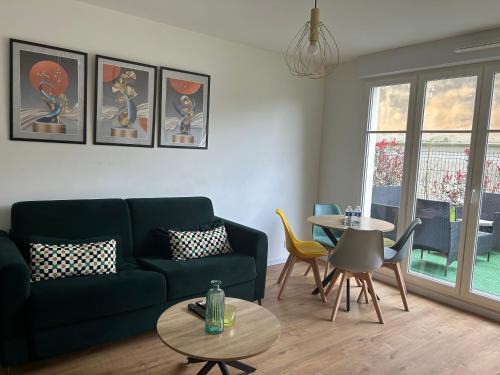 Melun Apartment | Le Cozy Home