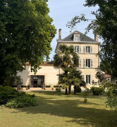 Mirambeau House | LE DOMAINE DE FERRAT