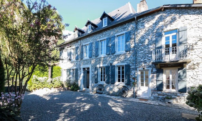 Cierp-Gaud Bed & Breakfast | Le domaine des 3 marmottes Chambres d' hôtes