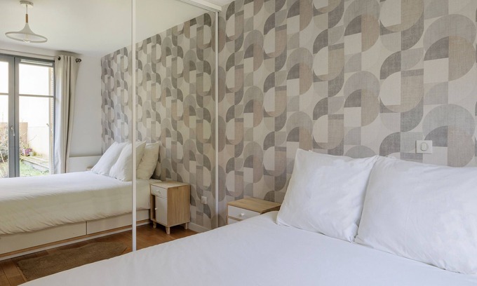 Notre-Dame Apartment | Le Dumont - Les Demoiselles at Versailles