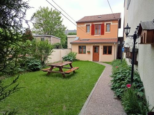 Verdun House | Le gîte embarqué - Géré par Presta-Zen'Services - Barque électrique en supplément