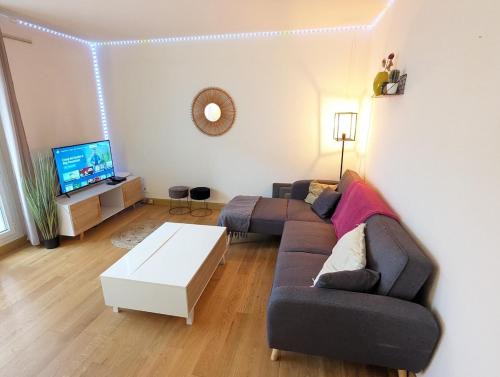 Yves Farge - Le Fleuve Apartment | Le Garnier - Lyon 7 avec Balcon & Parking Inclus
