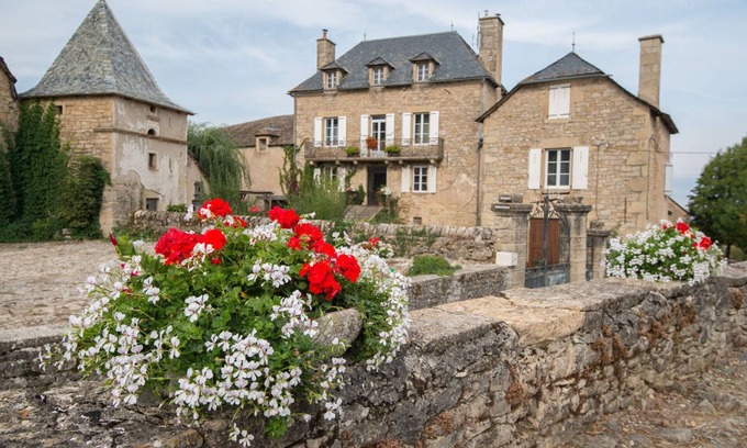 Severac-l'Eglise Cottage | Le Gite du Pigonnier remains quiet spacious character
