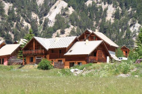 Nevache Ski Chalet | Le Gouroùn Hameau des Chazals Nevache Hautes Alpes
