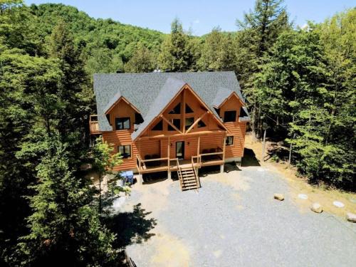 Grenville-sur-la-Rouge Ski Chalet | Le Grand Chene - Lake Spa & Forest Fun
