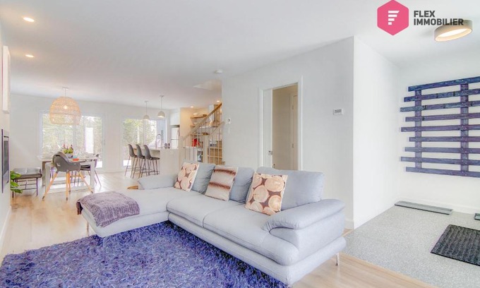 Pont-Rouge House | Le Harfang de Portneuf/Hot tub Pool Sauna Billiards Trails