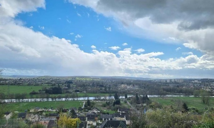 Charleville-Mezieres House | Le Haut du Theux - Gîte de vacances