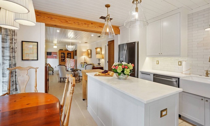 Fairhope Cottage | Le Hibou Blanc (B) - Fairhope: Laid-back Sophistication