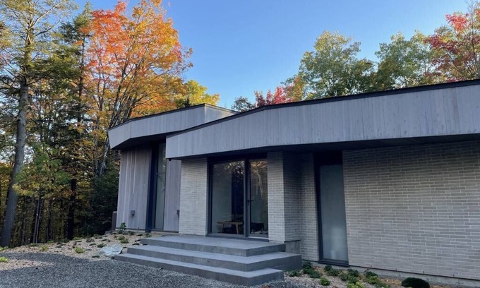 Eastman House | Le Hibou - Eastman