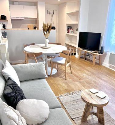 Chinon Apartment | Le Jeanne, appartement en duplex proche forteresse et centre ville