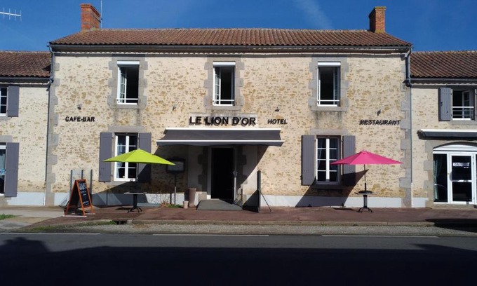 Avrille Hotel | LE LION D'OR