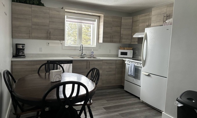 Cochrane House | Le Lodge - 4 beds, 2 bath Newly Renovated Home