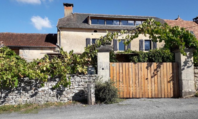 Saint-Cernin-de-Larche Apartment | Le Loft de l'auberge du Lac Noir