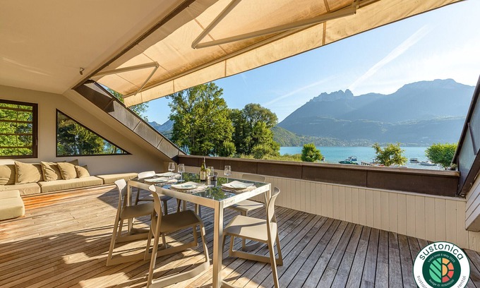 Duingt Apartment | Le Loft Evasion, pieds dans l'eau. Terrasse XXL