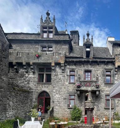 Besse-en-Chandesse House | Le Manoir des Remparts de Besse