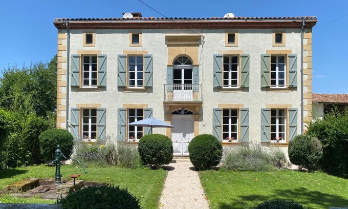 Salerm Bed & Breakfast | Le Manoir aux Volets Verts with Hot Tub