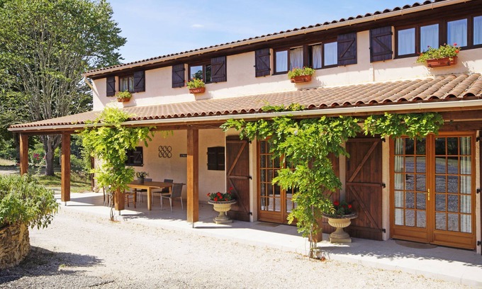Larzac House | Le Manoir - sleeps 12 guests in 5 bedrooms