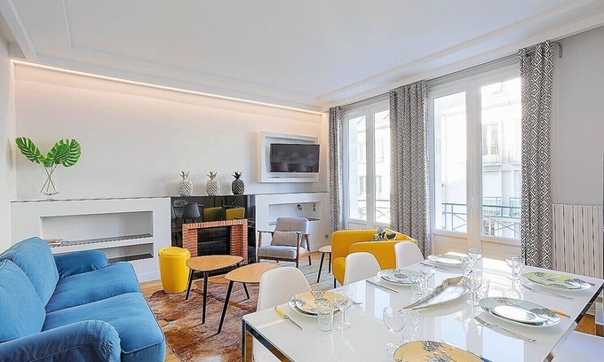 Tours City Centre Apartment | Le Marceau. 2 bedrooms, sleeps 4, private parking