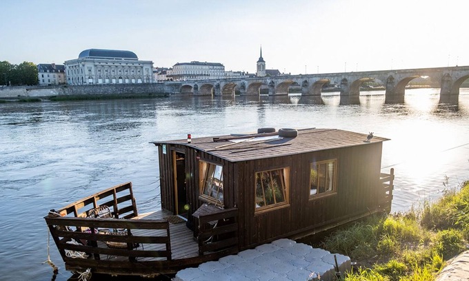 Saumur Boat Rental | Le Martin Pêcheur: Luxury ecolodge boat