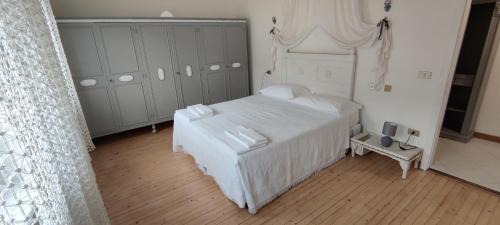 Male Apartment | le Mongolfiere 2