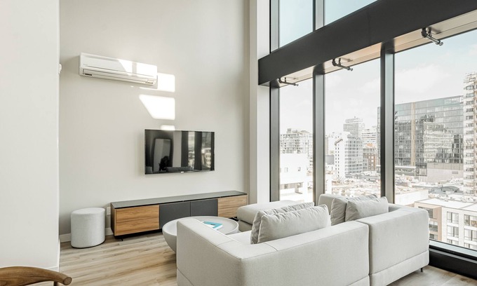 Shaughnessy Village Apartment | Le Mont Mezzanine Suite with Balcony