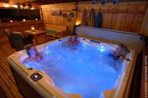 Autigny-la-Tour Bed & Breakfast | Le Nid d'Alex Spa , Rando et table d'hôte