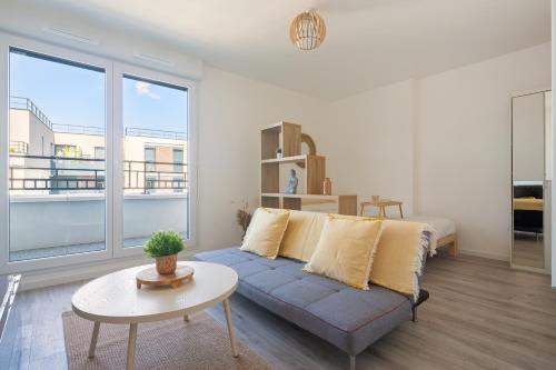 Saint-Cyr-l'Ecole Apartment | Le Péruvien - Saint-Cyr-L'Ecole - Free Parking