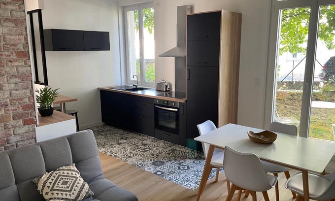 Besancon Apartment | Le P'tit Montjoux - Appart avec Jardin proche gare