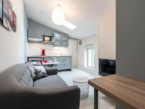Bourgoin-Jallieu Apartment | Le Paris Eiffel - Appartement Cosy en plein centre