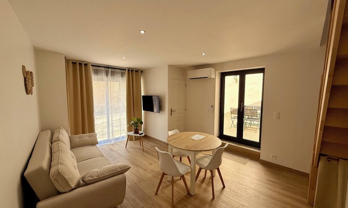 Pailhes House | Le Patio, 10 minutes from Béziers and 20 minutes from Pézenas