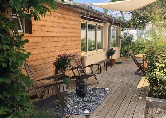 Besancon Apartment | - Le Patio - Calme, Chaleureux, Unique