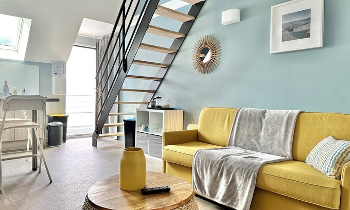 Miroir - Batignolles Apartment | Le Patio de Loiseau