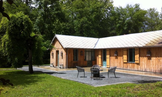 La Brede House | Le Pavillon du Lac