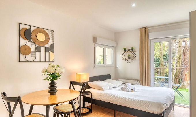 7th Arrondissement Apartment | Le Petit Atelier - Climatisé + extérieur - Jean Macé