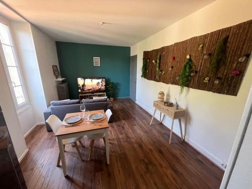 Centre Ville Apartment | Le petit jardin de Bellune