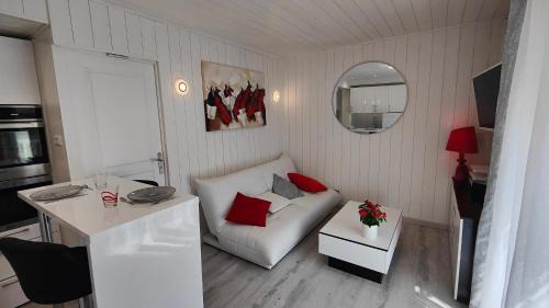 Brive-la-Gaillarde Apartment | Le Petit Paradis