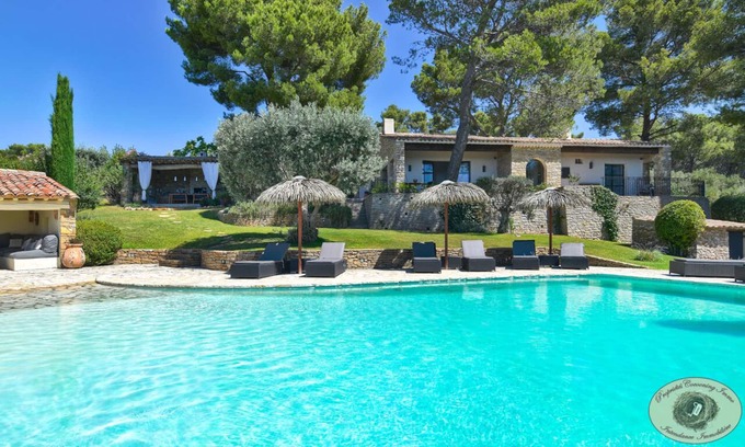 Le Beausset Villa | "Le petit paradis", charming property in the heart of an olive grove