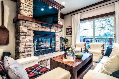 Mont-Tremblant House | Le Plateau Ski Inout W 3bdrs W Pool Access